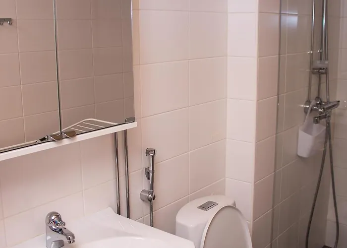 Aurinkolahti Cosy With Warm Parking